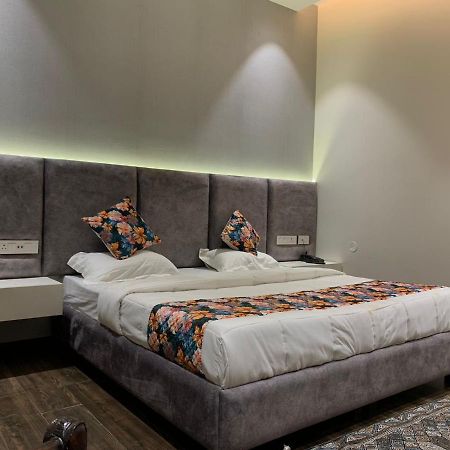 Hotel Alpine Plaza Shāhpur Zewnętrze zdjęcie