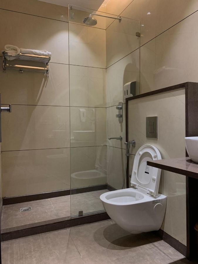Hotel Alpine Plaza Shāhpur Zewnętrze zdjęcie
