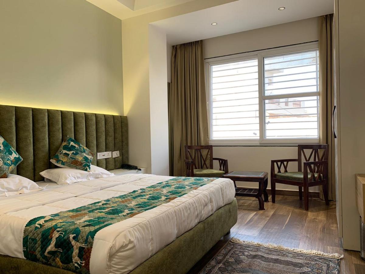 Hotel Alpine Plaza Shāhpur Zewnętrze zdjęcie
